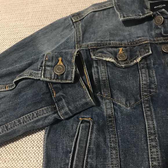 LIKE NEW GAP Denim Jacket - Picture 7 of 8